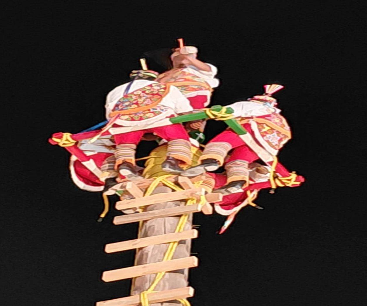 Ceremonia ancestral de los Voladores de Papantla en Sabinas