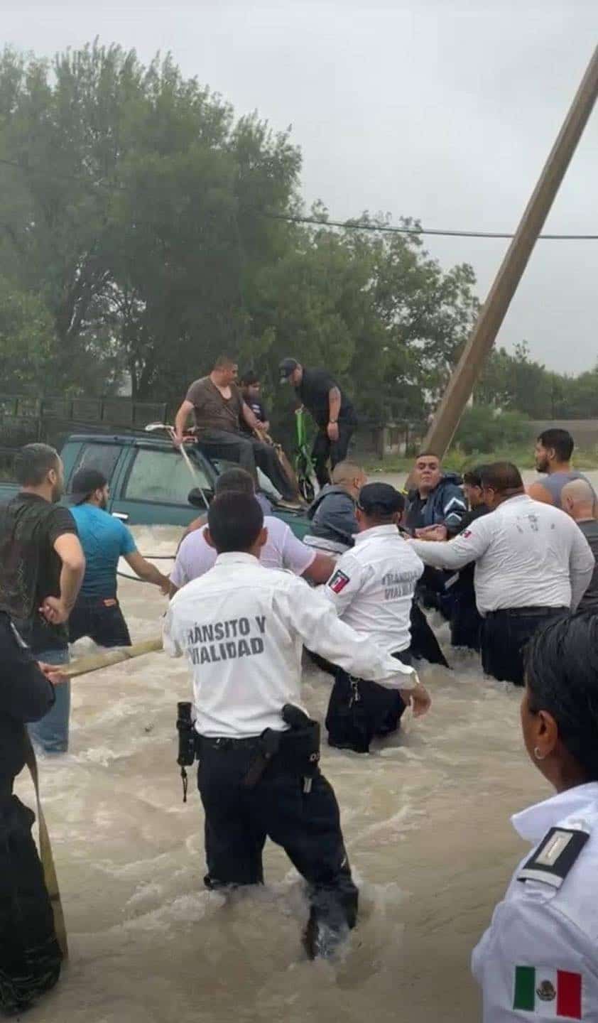 Tormenta deja inundaciones y vehículos arrastrados en Piedras Negras