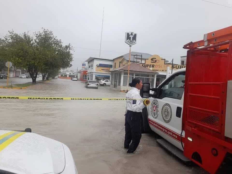 Tormenta deja inundaciones y vehículos arrastrados en Piedras Negras
