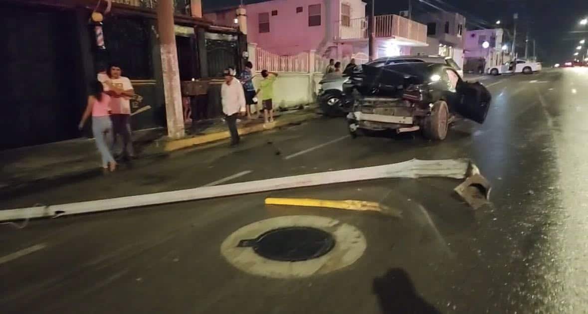 Carreritas entre autos deportivos terminan en choque múltiple en Piedras Negras