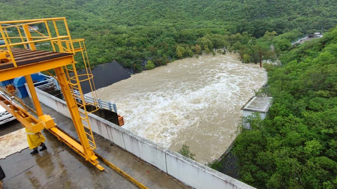 Medidas preventivas en presa La Boca, Nuevo León por incremento del nivel de agua
