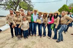 Reconocen a la señora Hortensia Reina de Villarreal por 35 años de anfitrionía
