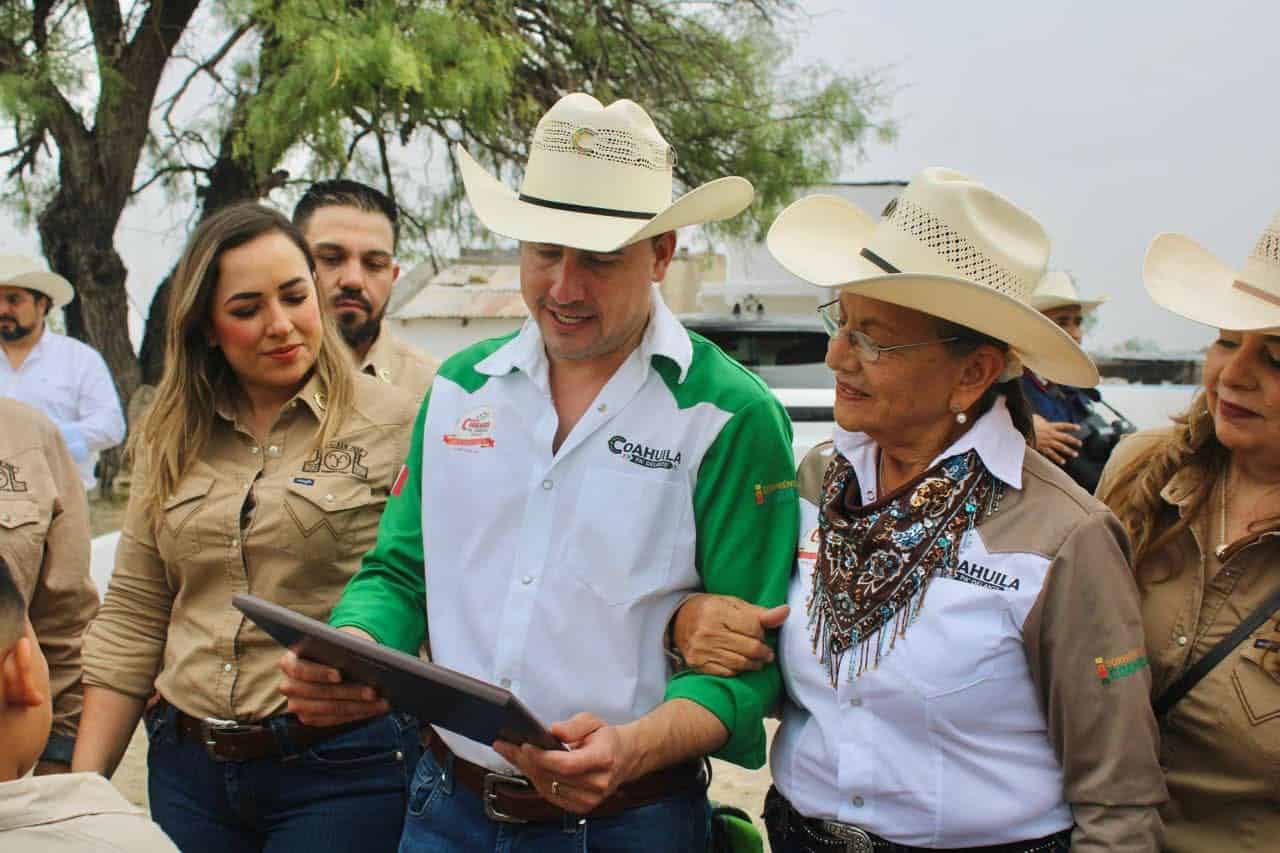 Reconocen a la señora Hortensia Reina de Villarreal por 35 años de anfitrionía