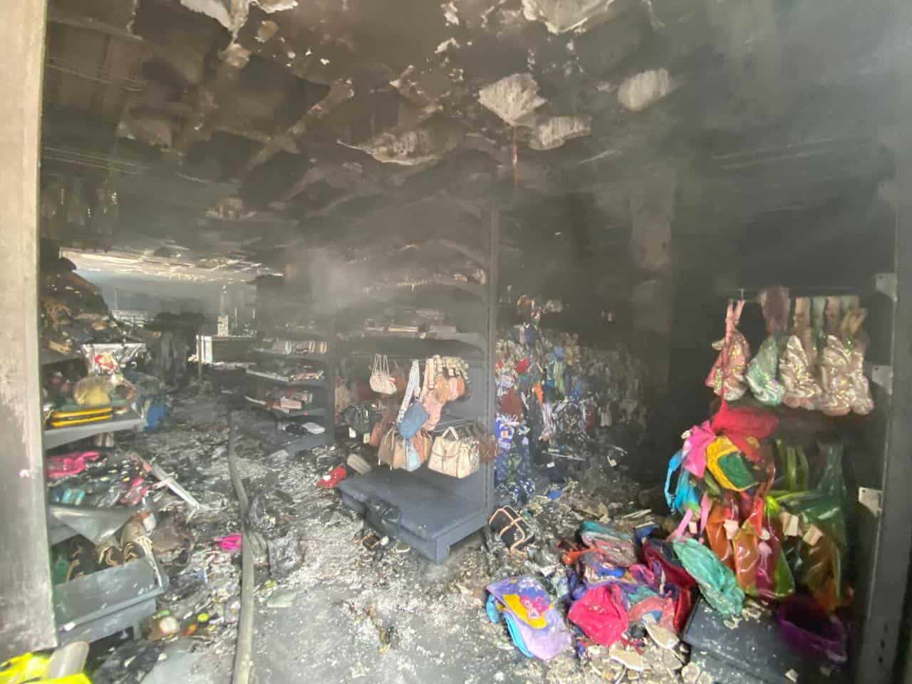 Perito estructural determinará causas de incendio en tienda de productos chinos