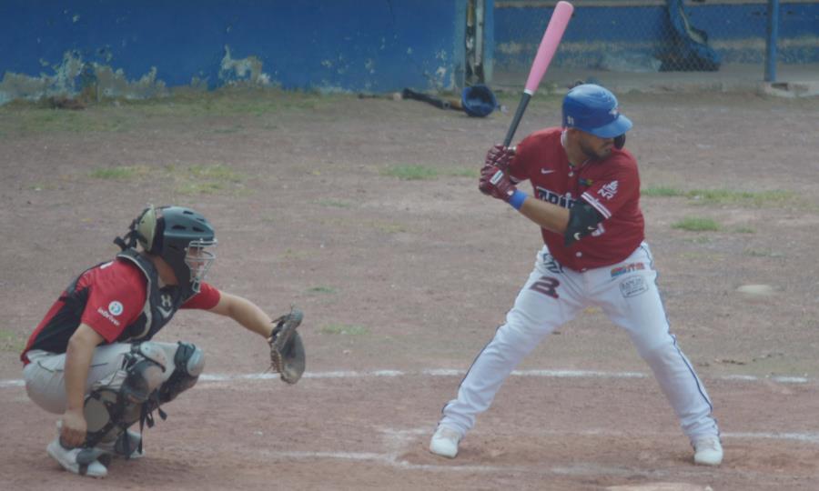 Triunfo contundente de D-backs sobre Diablos en la Liga de Béisbol de 40 años