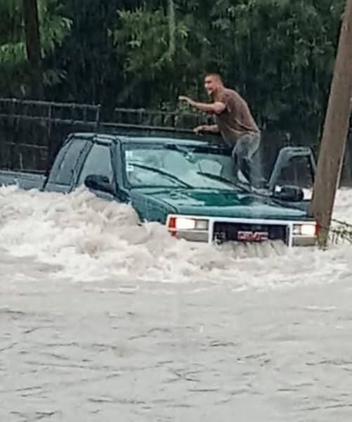 EL SALDO: Más de 100 casas dañadas y vehículos varados tras lluvias en Piedras Negras