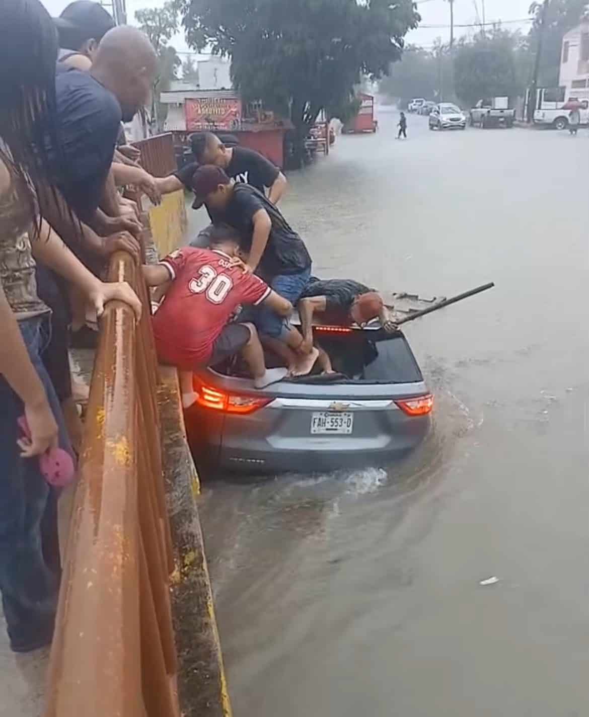 EL SALDO: Más de 100 casas dañadas y vehículos varados tras lluvias en Piedras Negras