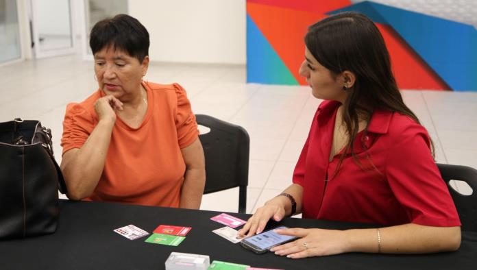 Servidores Públicos Capacitados para Credencialización en Saltillo