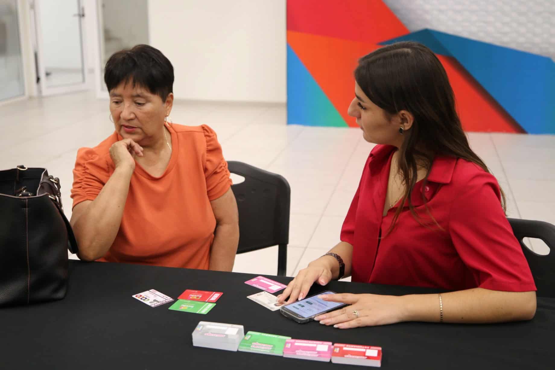 Servidores Públicos Capacitados para Credencialización en Saltillo