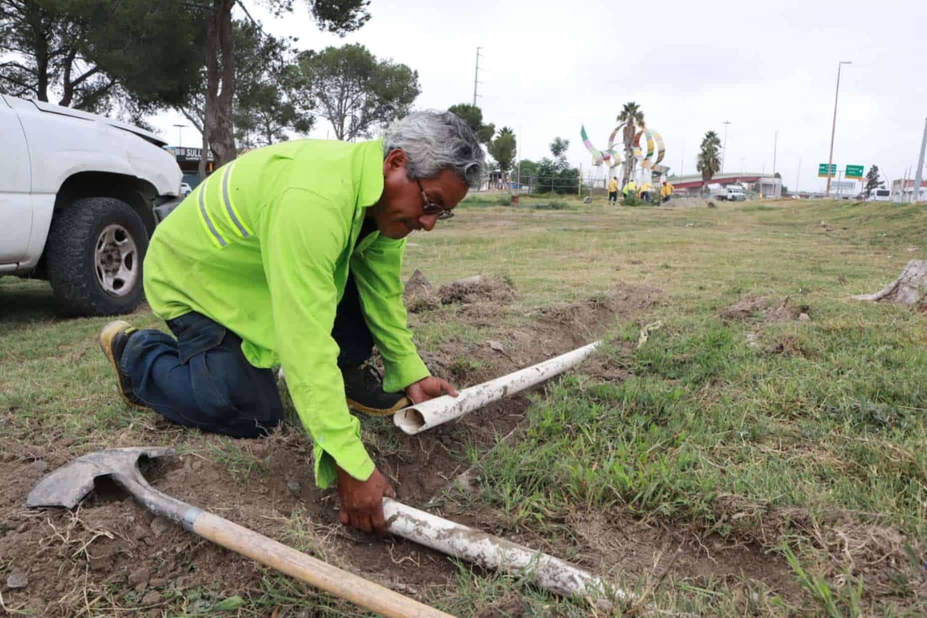 Mantenimiento y embellecimiento en áreas verdes de Saltillo