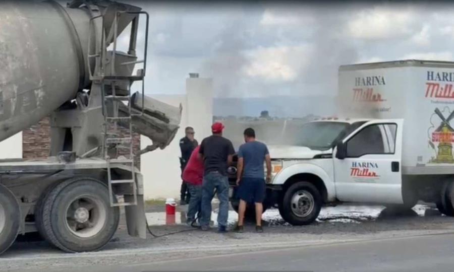 Incendio de camión de Harina Miller en carretera 30