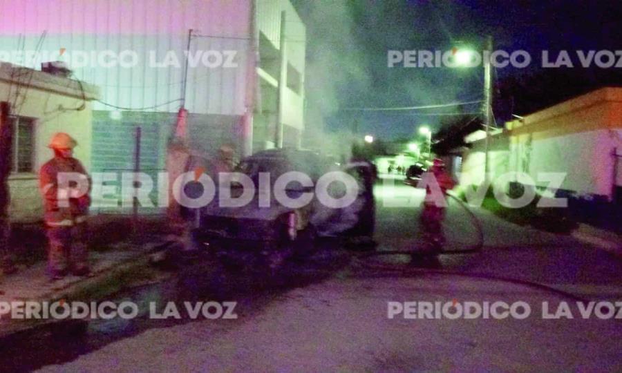 Incendio de camioneta GMC Yukon en Monclova moviliza a bomberos