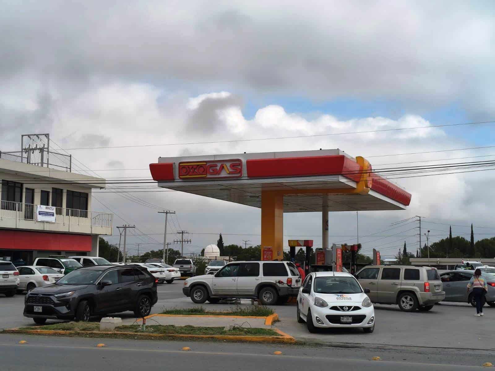 Falta de gasolina magna en Coahuila impacta a consumidores