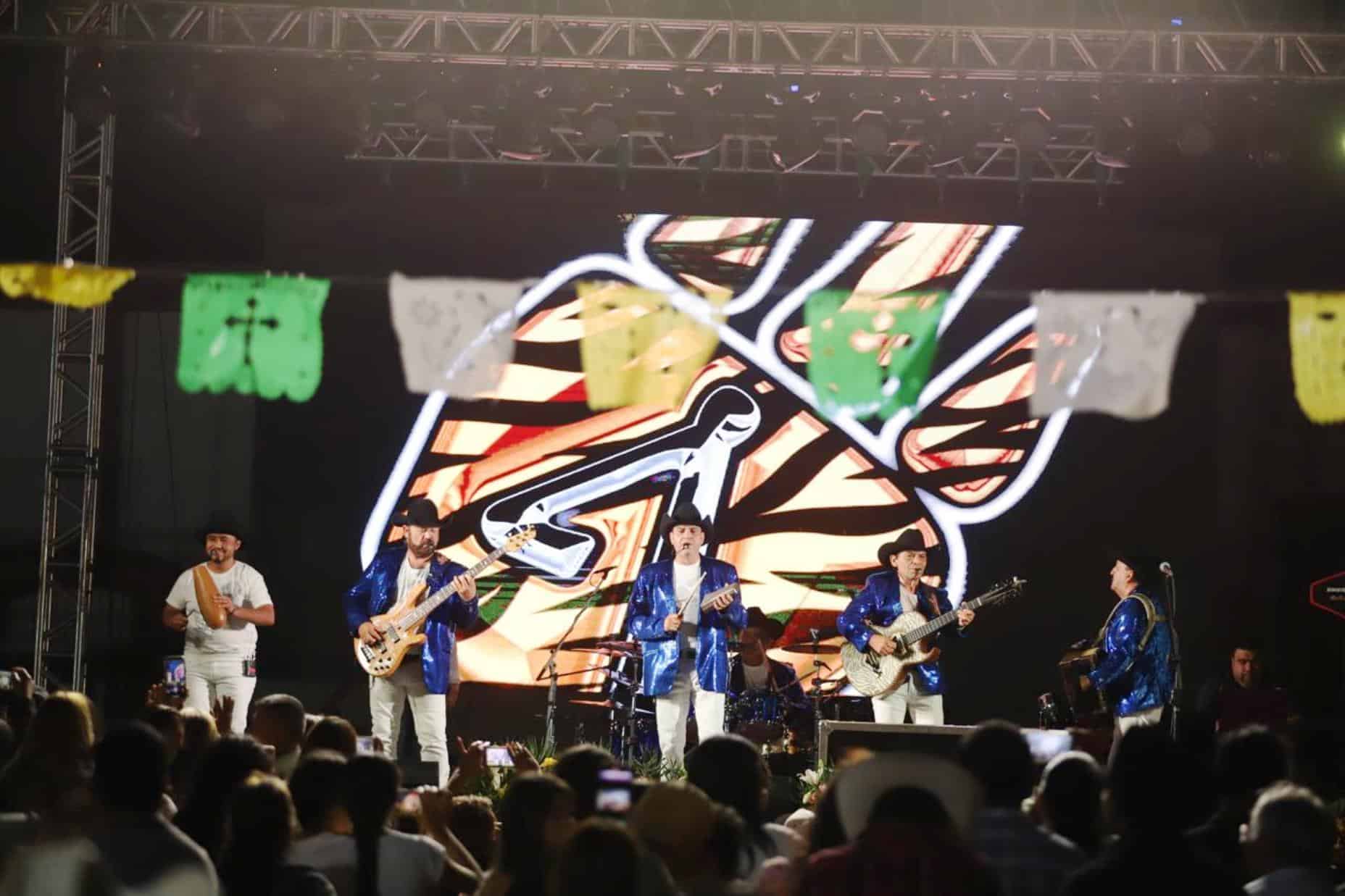 Controversia en Arteaga por uso de pirotecnia en festividades