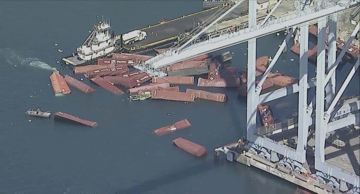 Incidente marítimo en Long Beach: Más de 60 contenedores caen al mar
