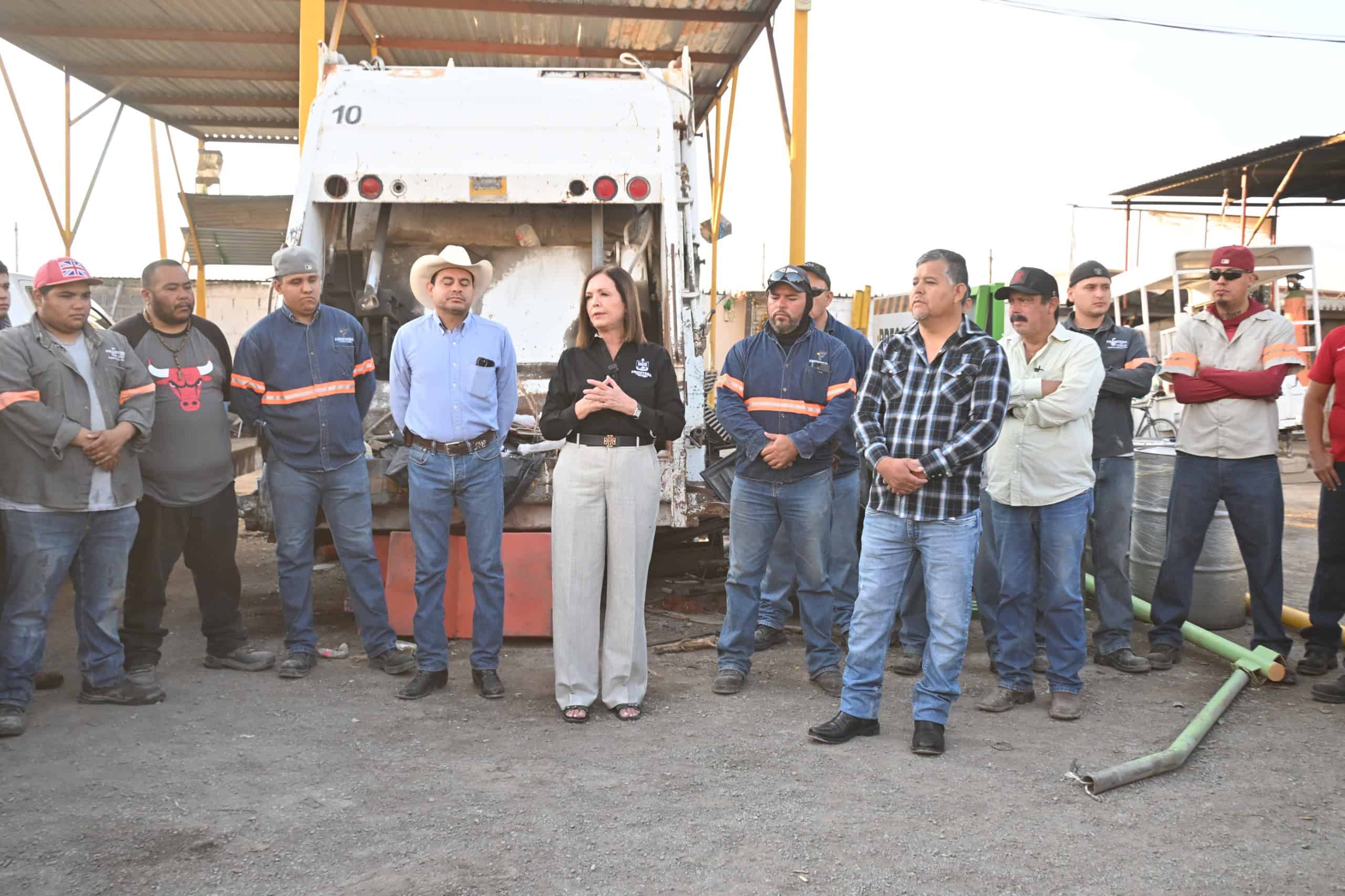 Alcaldesa Sari Pérez Cantú reconoce labor de trabajadores de limpieza en Frontera