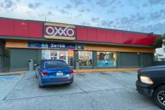 Roban con arma blanca una tienda Oxxo en colonia Palmas