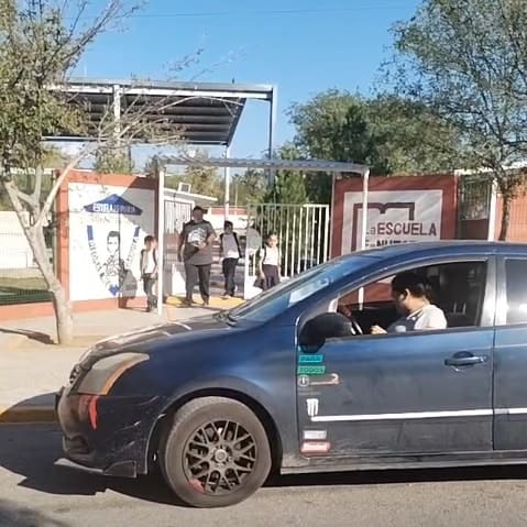 Intervienen tras corte de luz en escuela Vicente Guerrero por ADEUDO MILLONARIO