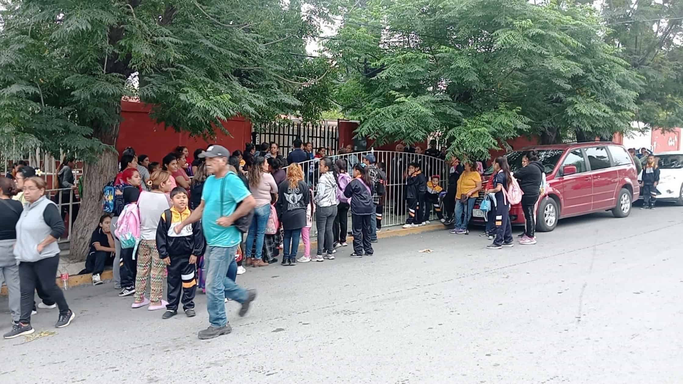 Protesta de Padres Cierra Escuela en Saltillo