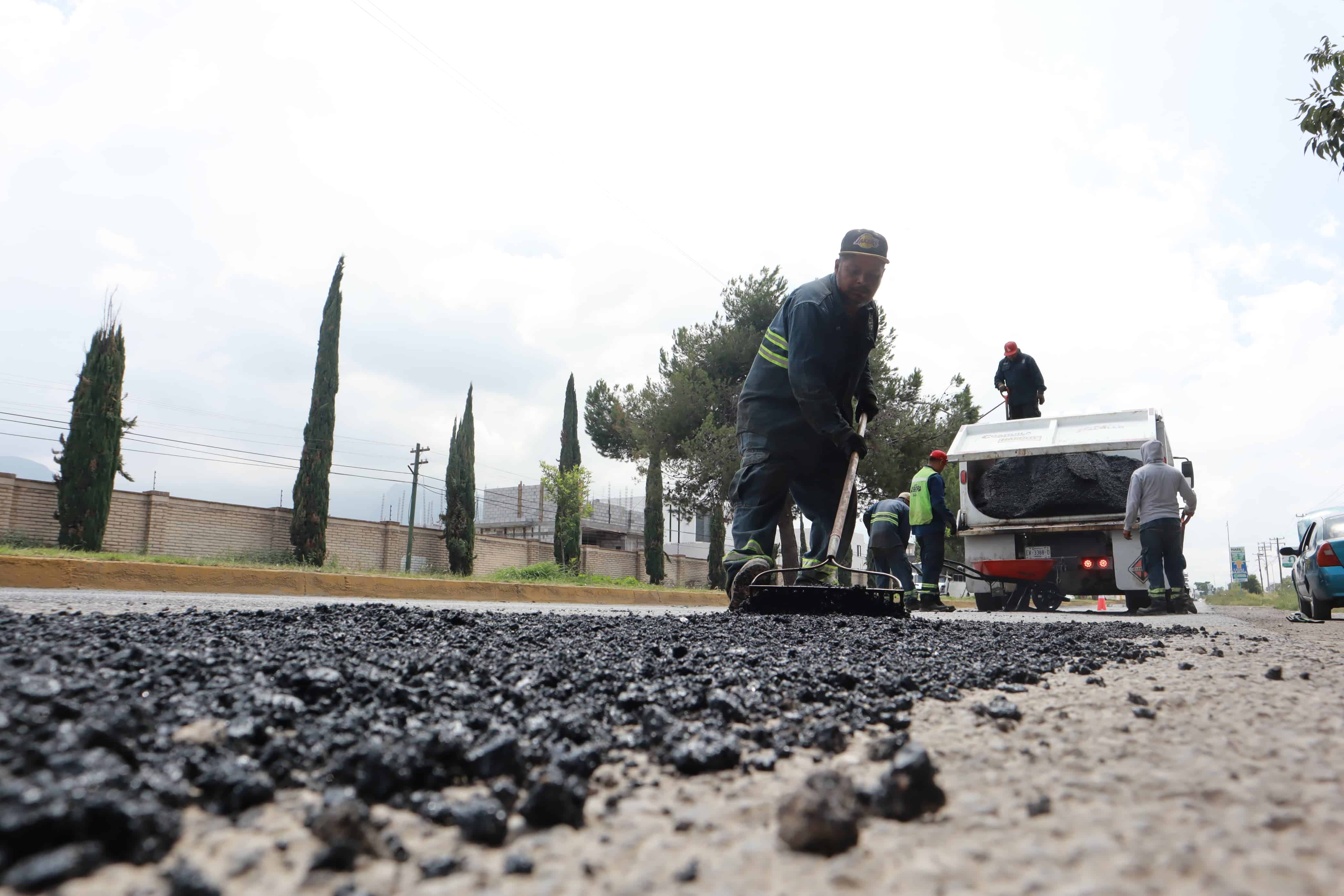 Intensifican trabajos de bacheo en vialidades de Saltillo, Coahuila