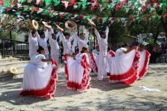 El Mitote Folclórico de Colombia recorre Los Cinco Manantiales