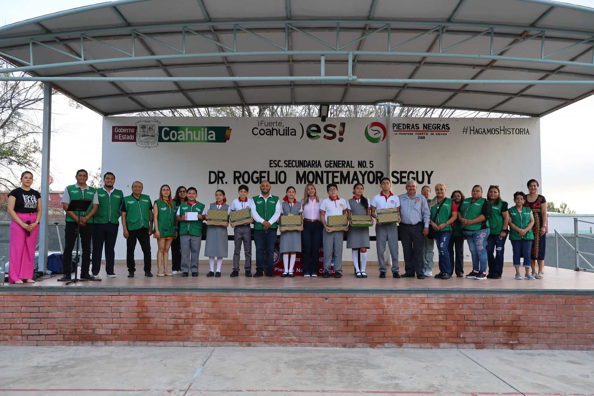 Continua repartiendo Mejora Coahuila útiles escolares en Piedras Negras