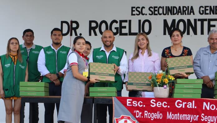 Continua repartiendo Mejora Coahuila útiles escolares en Piedras Negras