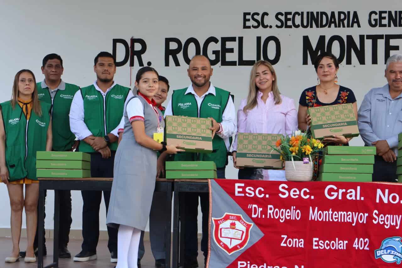 Continua repartiendo Mejora Coahuila útiles escolares en Piedras Negras