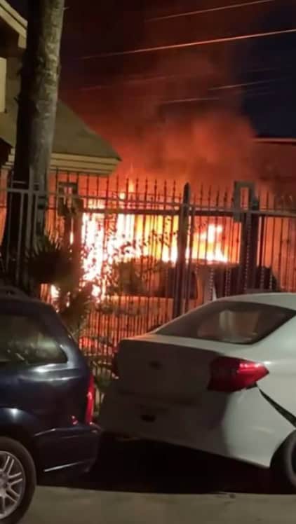 Incendian camioneta durante la madrugada en colonia Lázaro Cárdenas