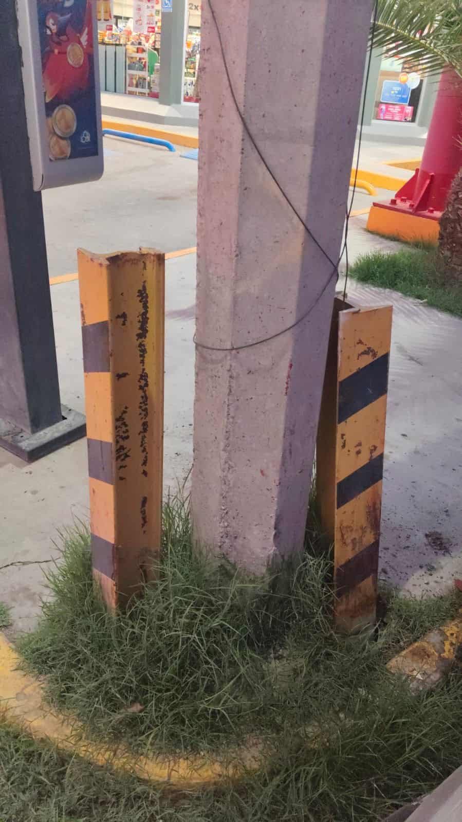 Vehículo se estrella contra poste en Ciudad Acuña tras perder el control