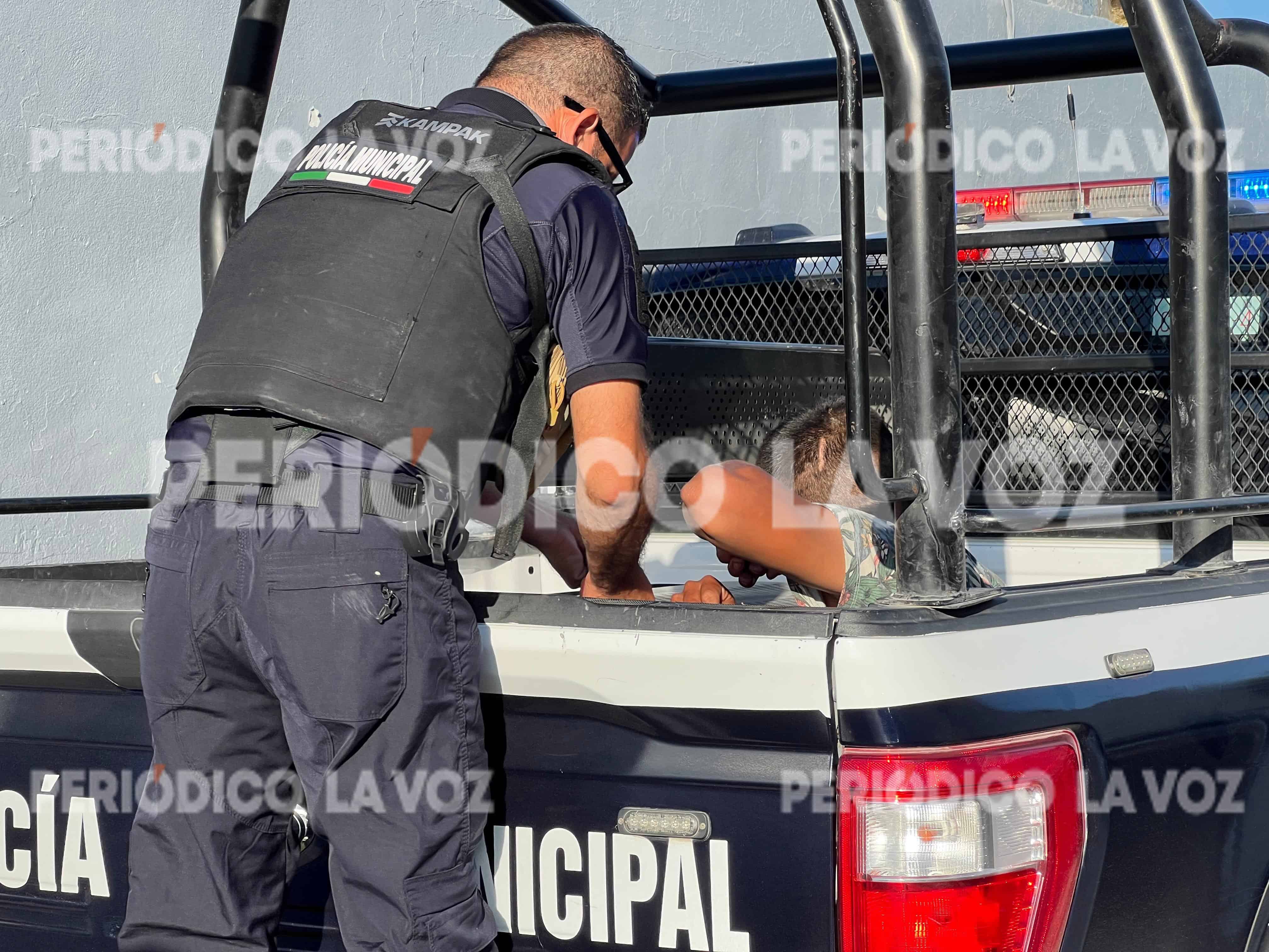 Trabajadores reportan a Salvador Santos en Monclova por ebriedad