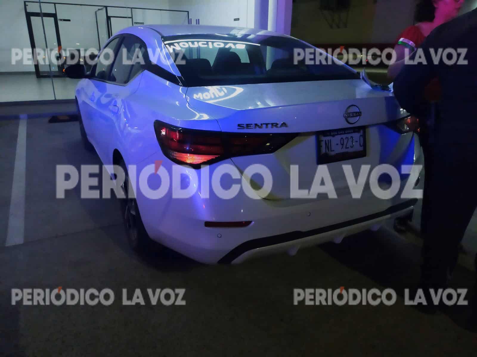 Accidente vial en Monclova: Camioneta Ford impacta Nissan Versa en cruce de avenidas