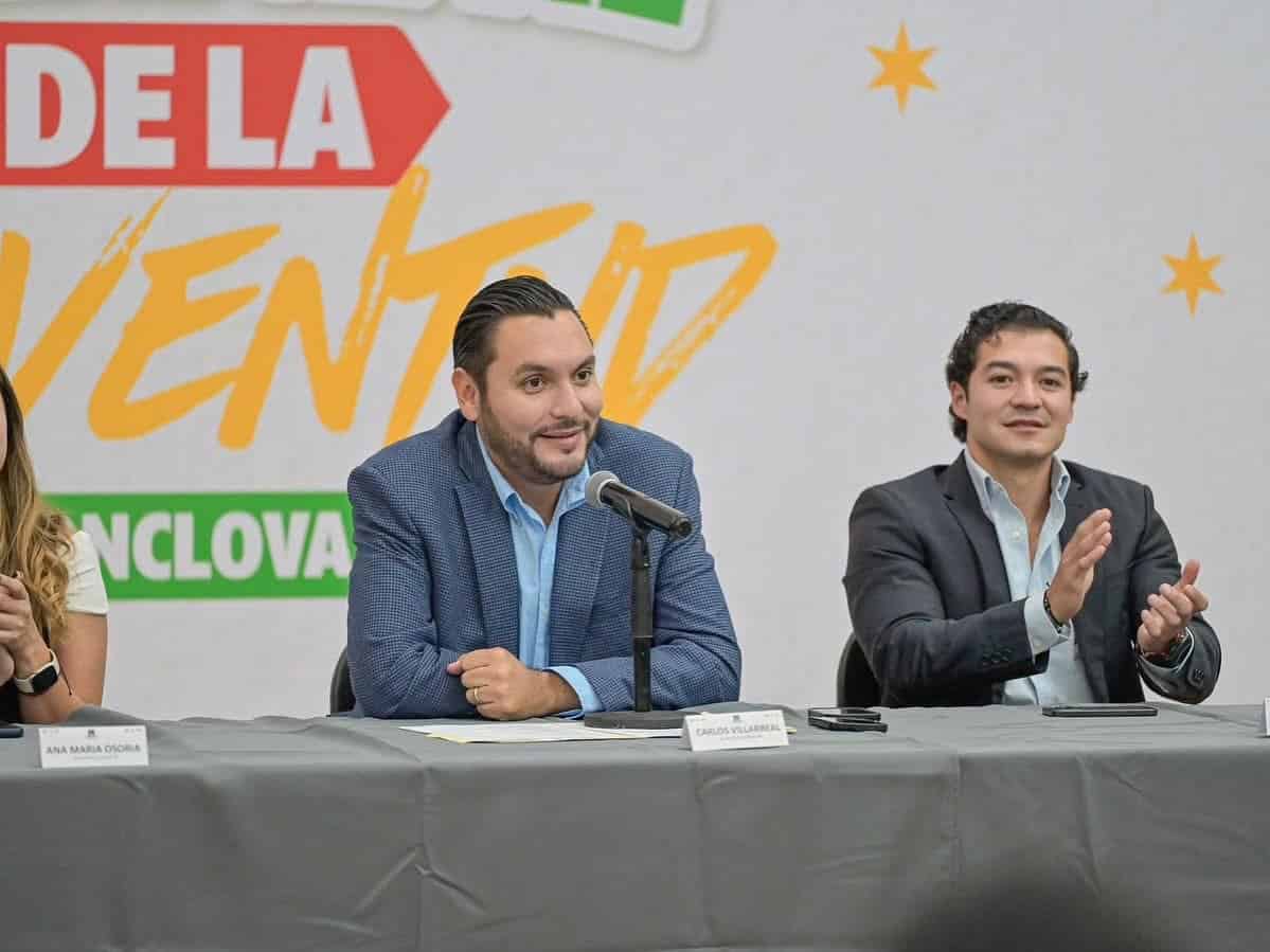 Carlos Villarreal Pérez reconoce a jóvenes ejemplares en Monclova