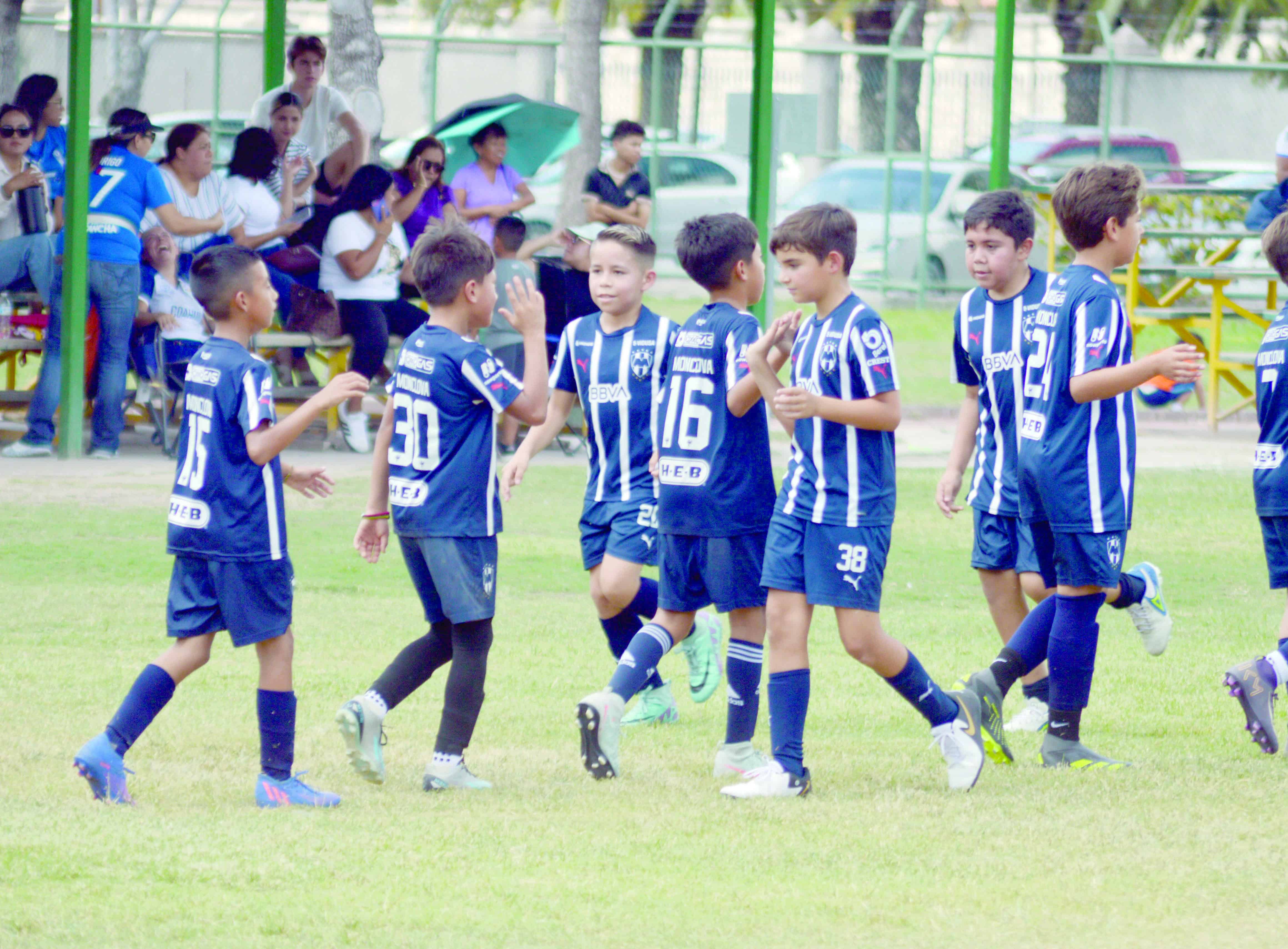 Rayados aplasta a Apaches con marcador de 3-0