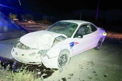 Se estrella y parte poste