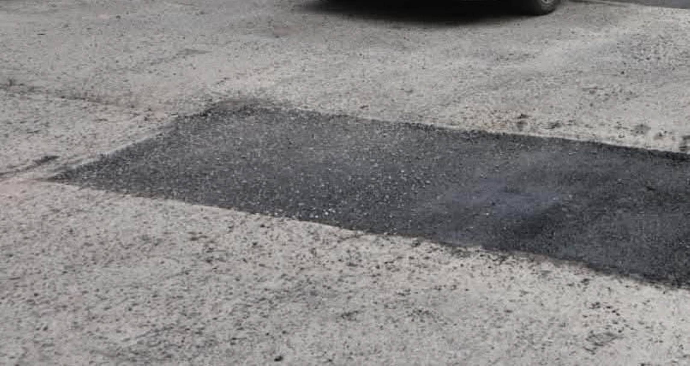 Problemas en el programa de bacheo de Saltillo por lluvias y escasez de asfalto