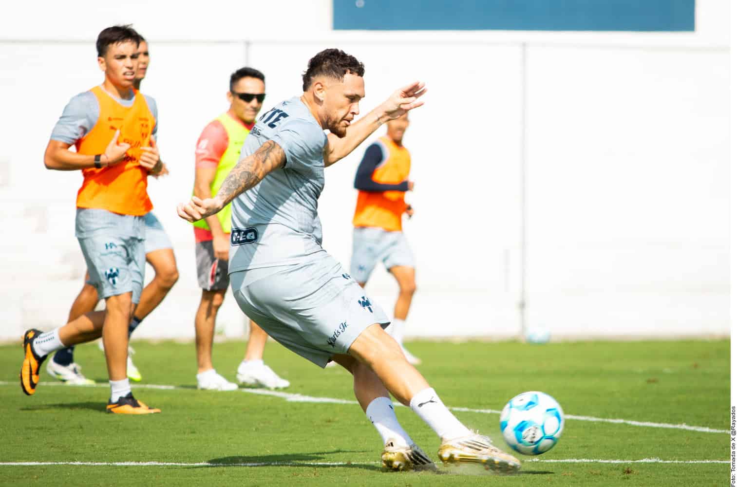 Sergio Ramos vuelve al entrenamiento con Monterrey