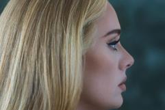 Adele Deslumbra con Proyectos para 2026: Libro, Disco y Gira Mundial