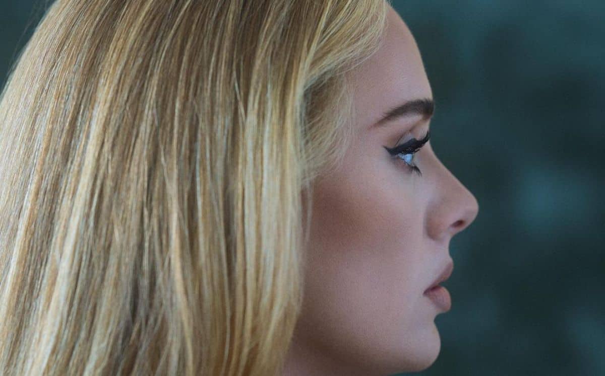 Adele Deslumbra con Proyectos para 2026: Libro, Disco y Gira Mundial
