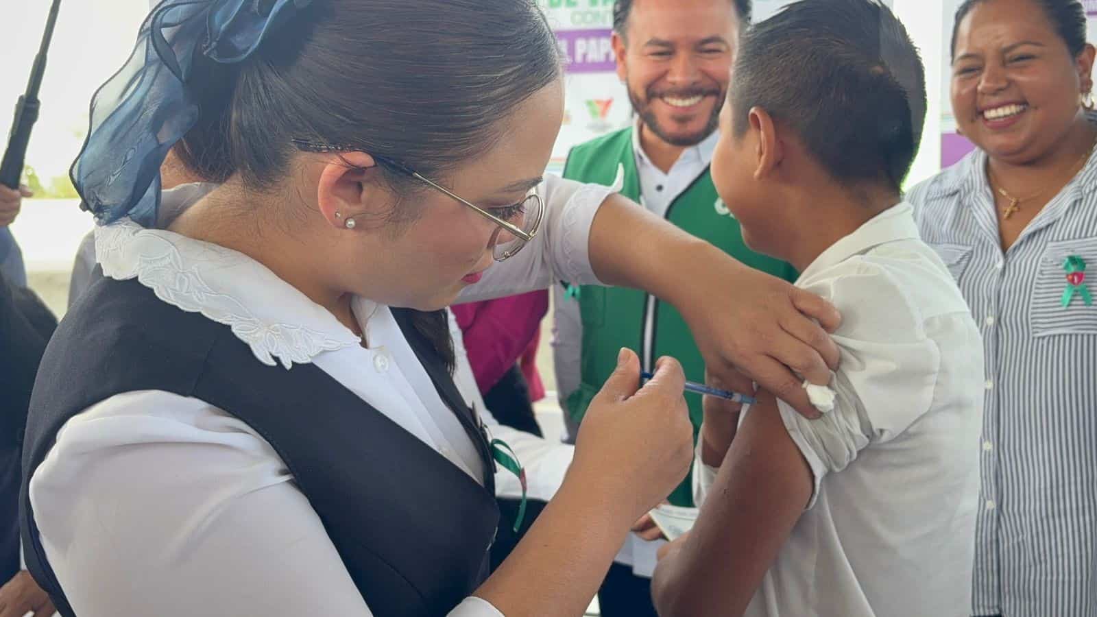 Sara Irma Pérez Cantú amplía vacunación VPH a alumnos varones en Frontera