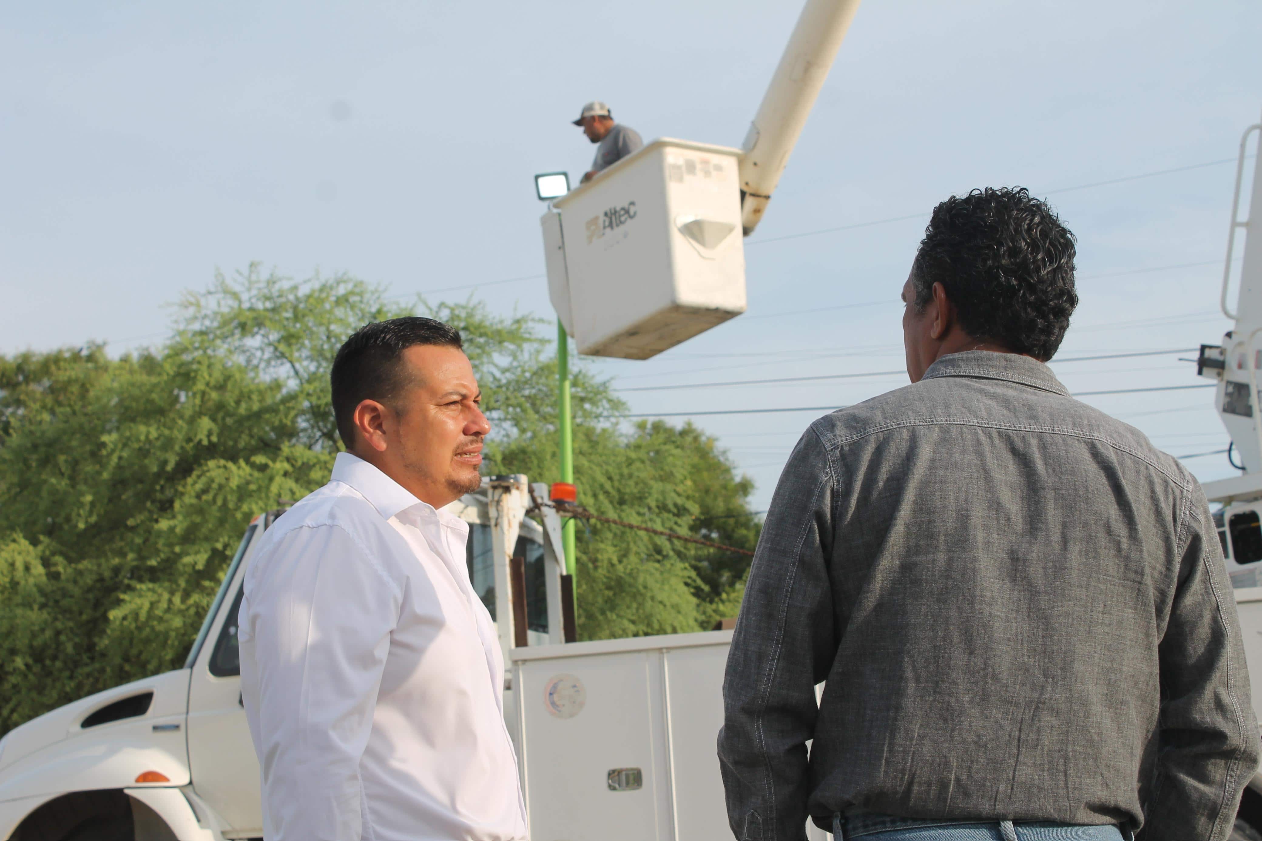 Alcalde de San Buenaventura Supervisa Labores de Mejora en Colonia Los Nogales