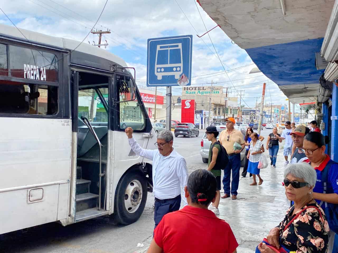 Falta de unidades en Ruta Praderas afecta a colonias del sur poniente
