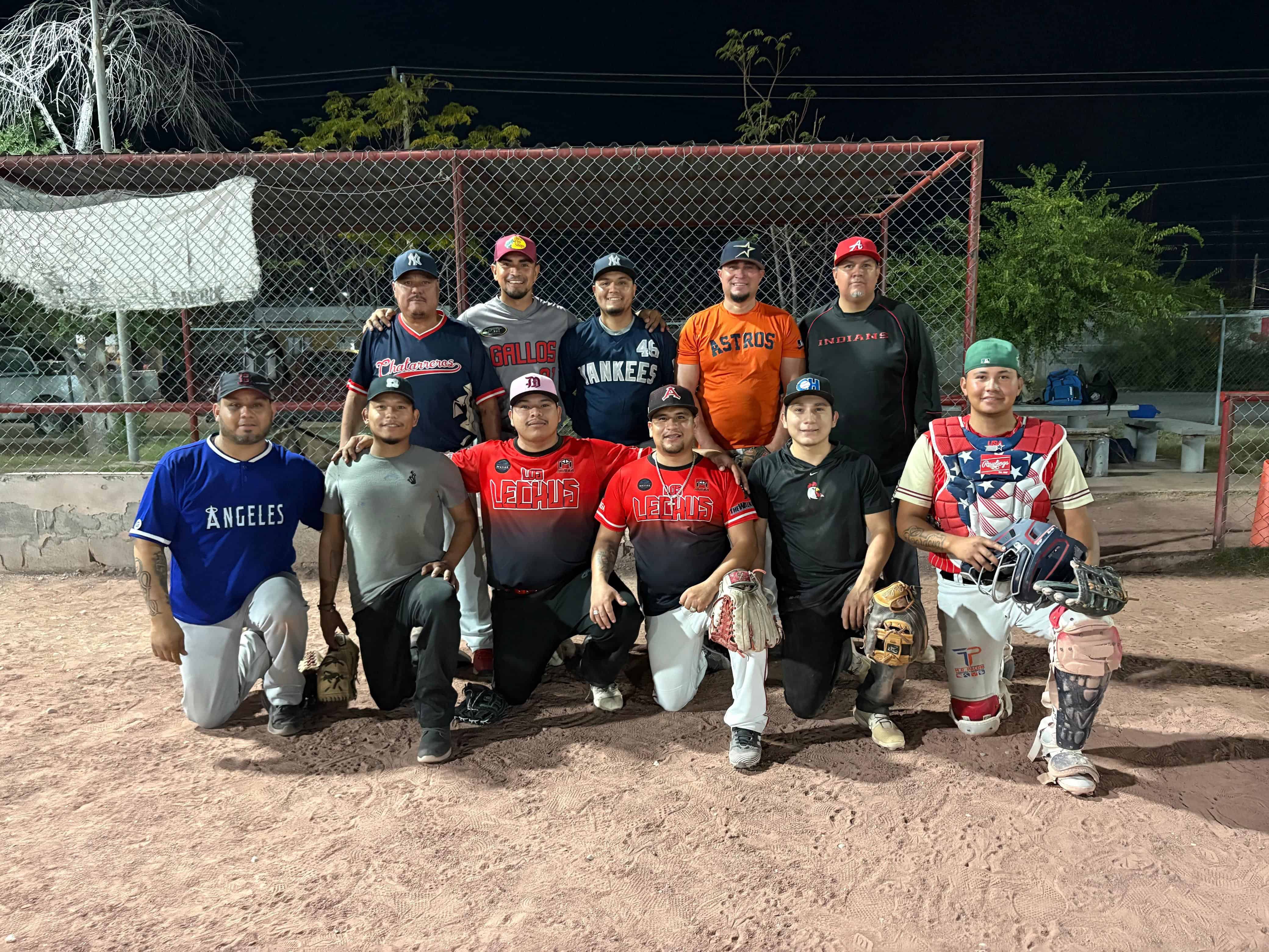 Omar García y Johnny Villastrigo lideran victoria en la Liga de Softbol Enrique Carrucha Arizpe