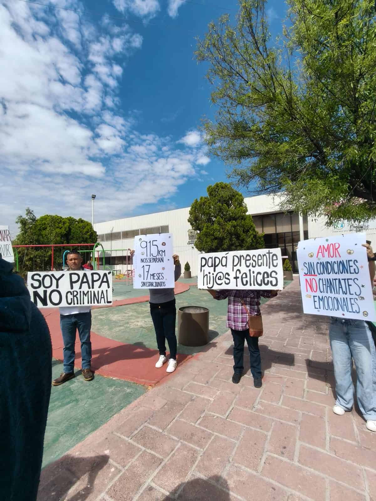 Padres por la Verdad se manifiestan en Saltillo contra denuncias falsas