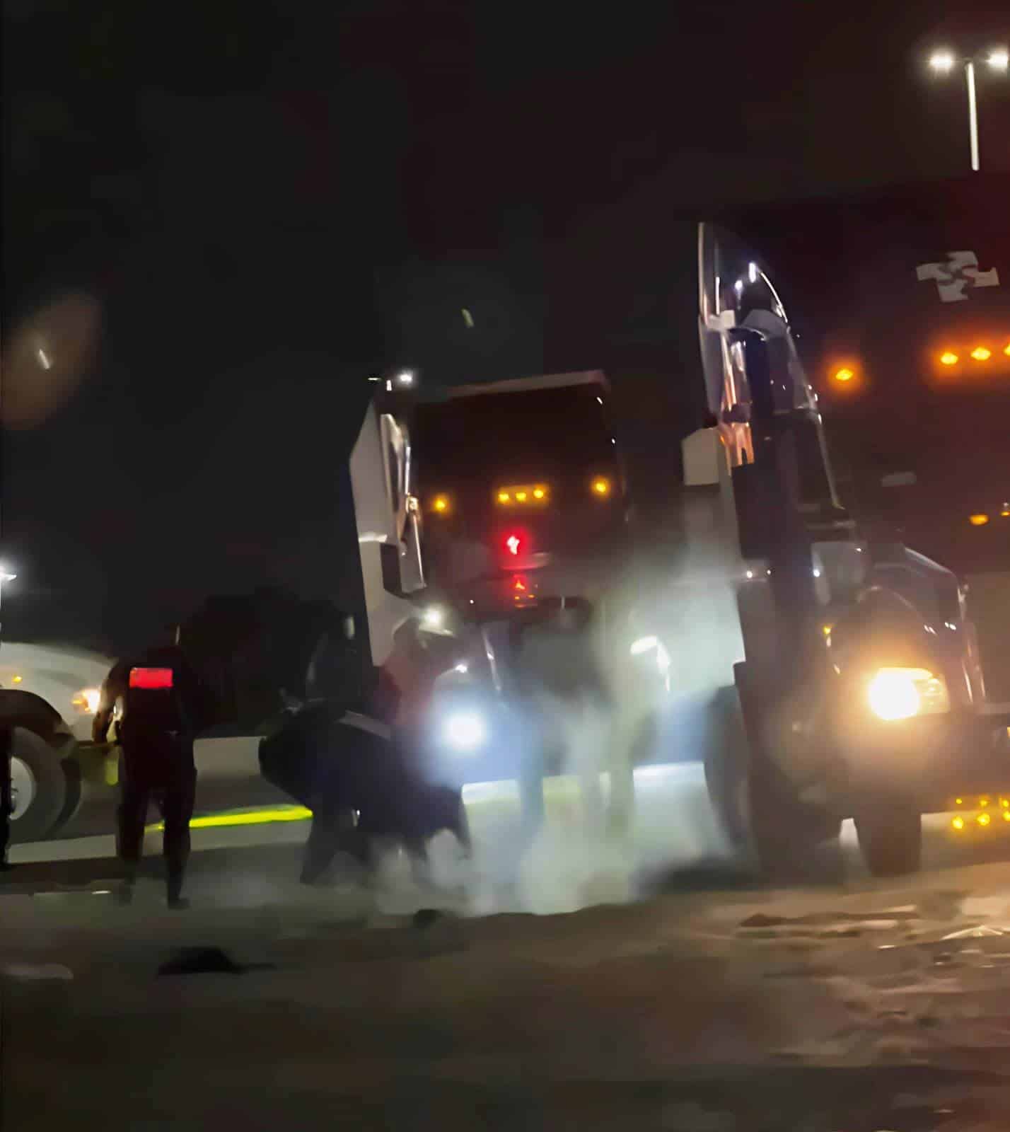 Trailero intenta atropellar a elementos de seguridad en Arteaga