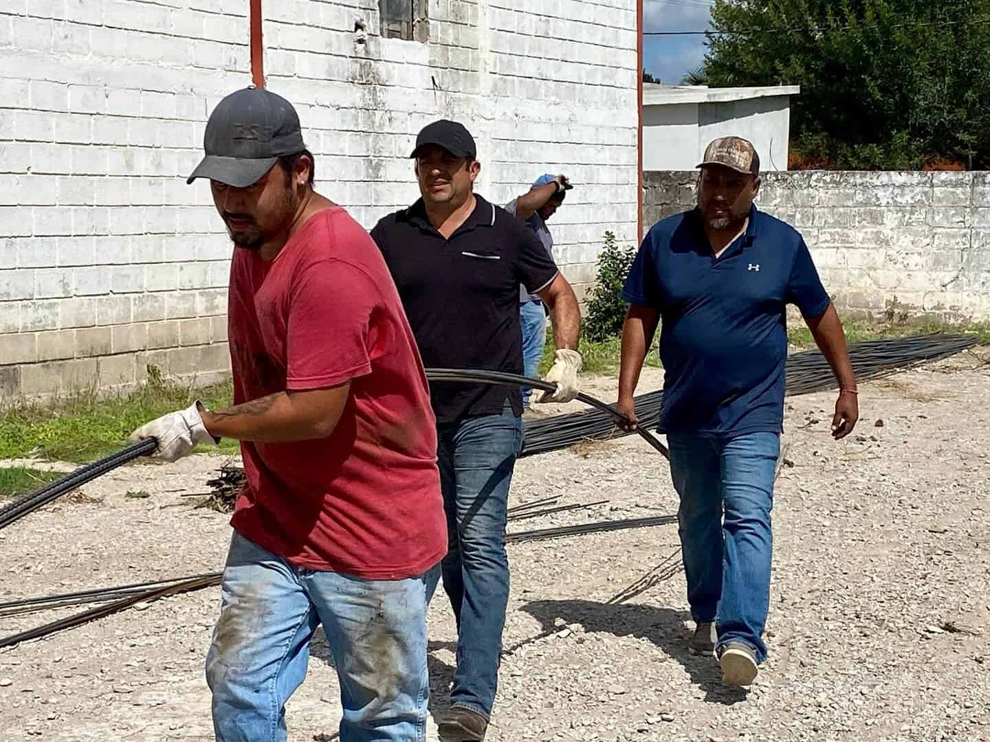 Impulsan economía familiar con materiales de construcción y despensas en Villa Unión