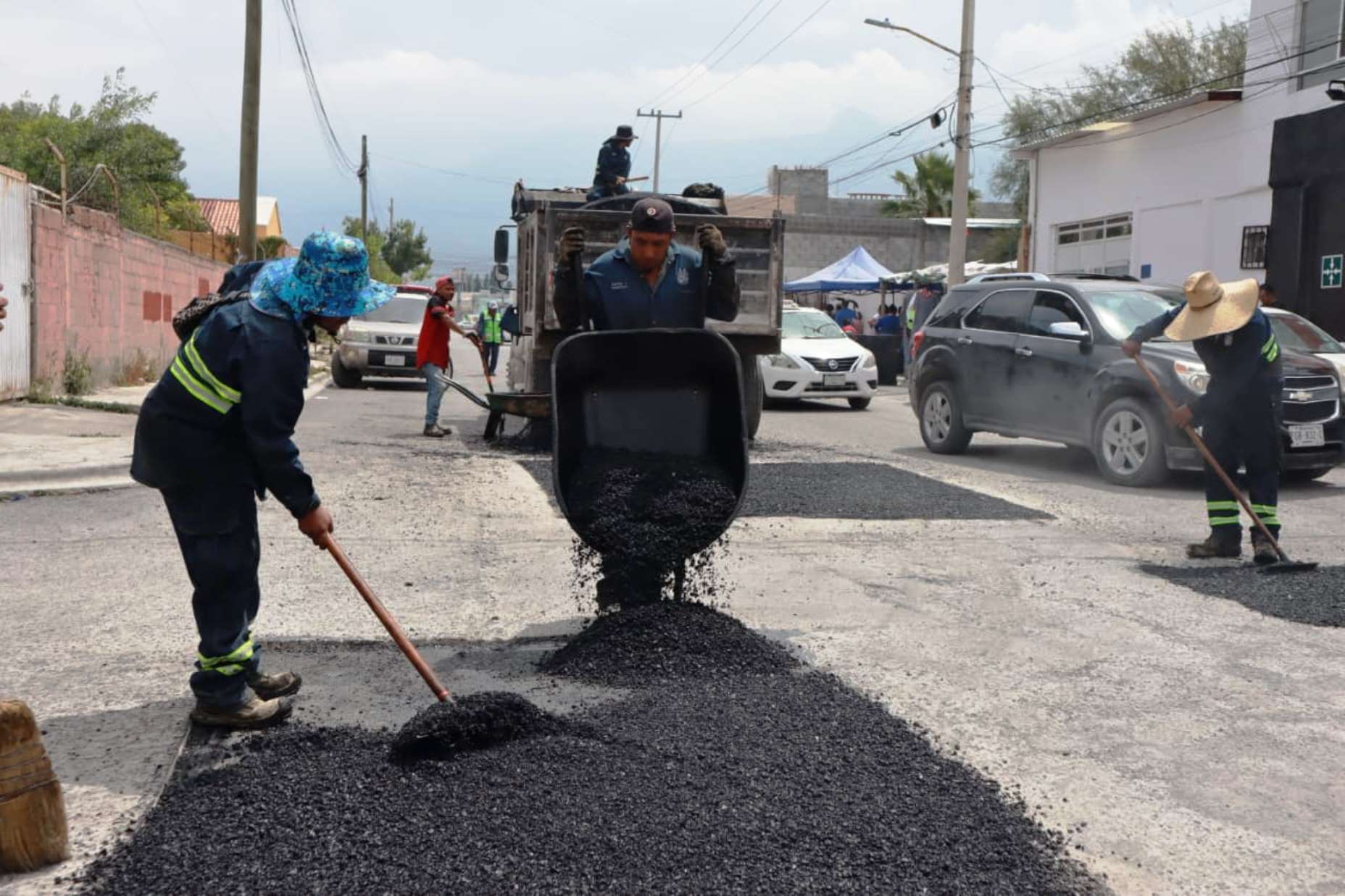 Bacheo en calles de Saltillo con apoyo del Gobierno de Coahuila