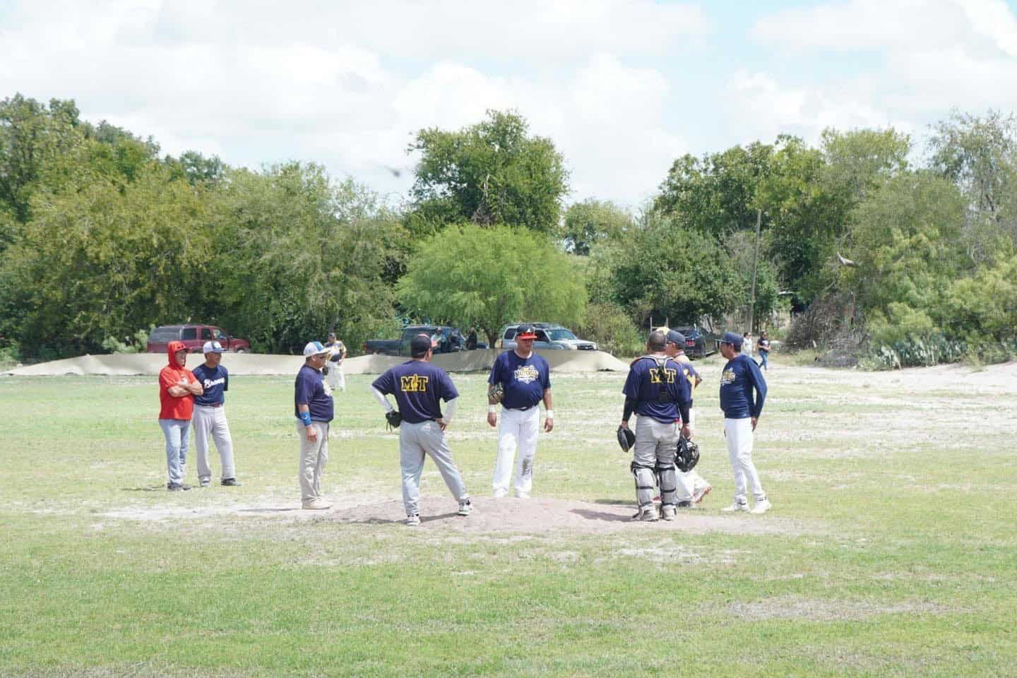 Conmemoran 50 años del Torneo Rápido de Beisbol Familiar en Río Bravo