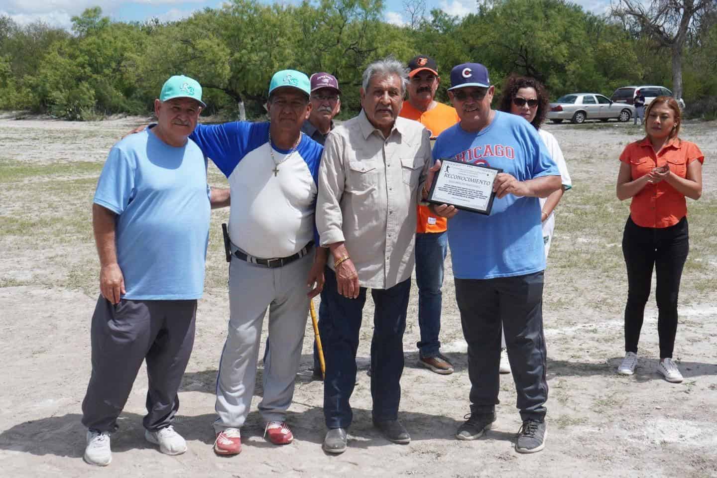Conmemoran 50 años del Torneo Rápido de Beisbol Familiar en Río Bravo