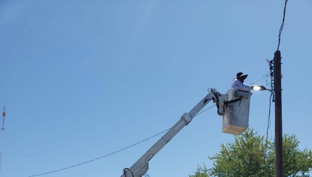 Obras de baja calidad e inseguridad en servicios básicos generan críticas en Allende